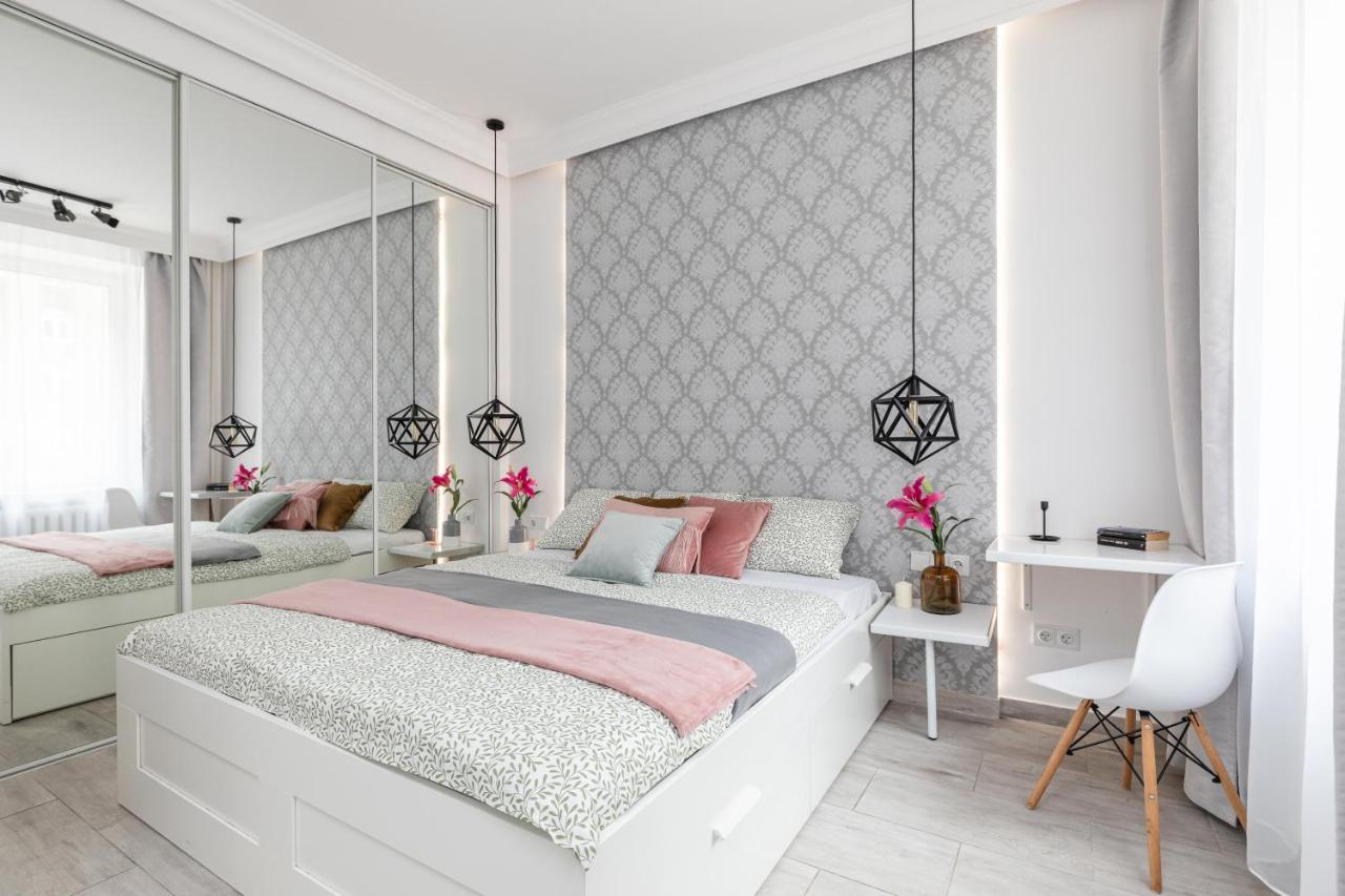 Superapart Chmielna 73A, City Center Варшава Екстериор снимка